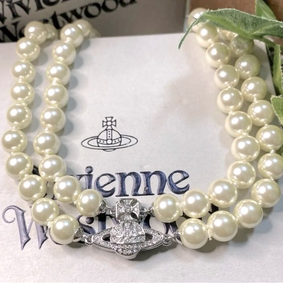 VIVIENNE WESTWOOD
Graziella Choker Necklace - Picture 4 of 16